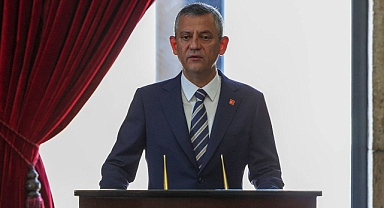 Özgür Özel'den Anıtkabir'e ziyaret: Lozan Barış Antlaşması ülkemizin tapu senedidir